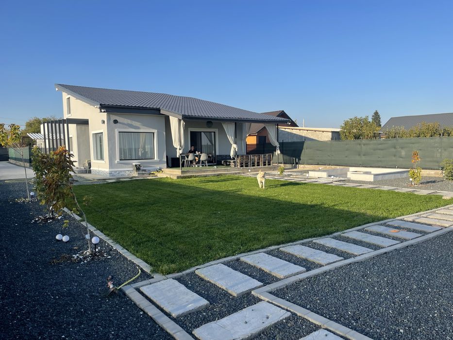 Casa individuala langa lac P+M/190 mp utili/teren 755 mp/cinema