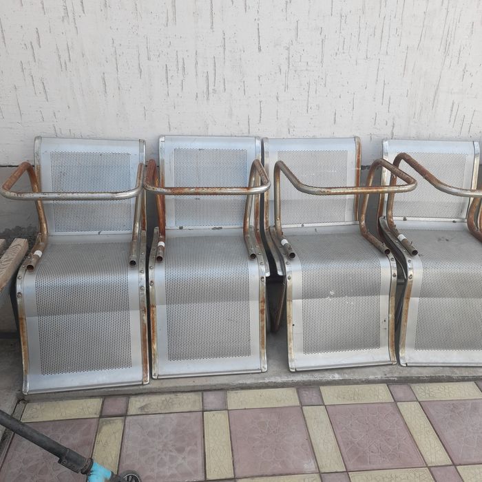 Продам железные стулья
