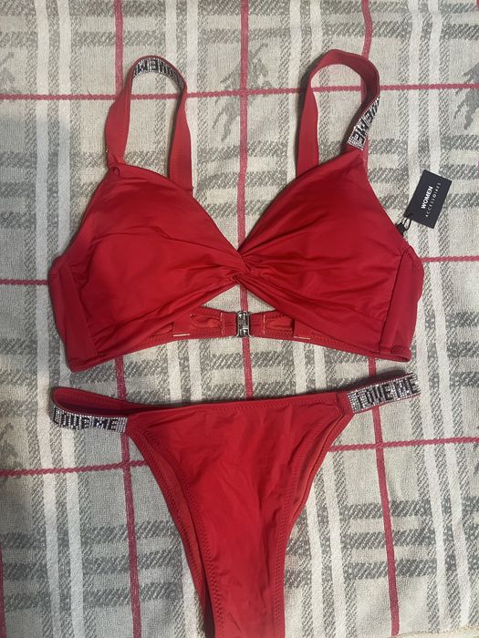 Чисто нов бански по модел на Victoria's Secret