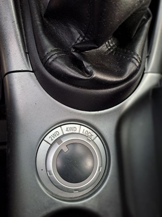 Продавам МИЦИБУШИ Оутлендър