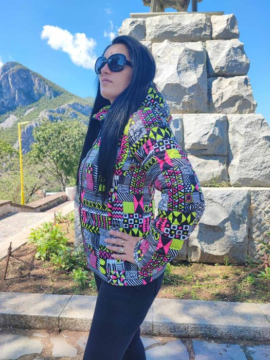 Намаление на последни бройки дамско яке с красиви щампи и гъши пух