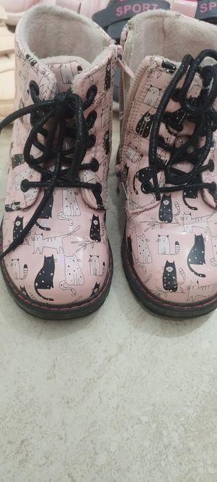 Детски обувки различни модели и номера