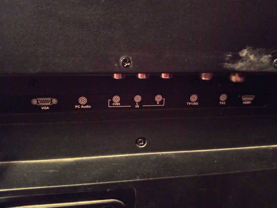 Телевизор LED  32 не смарт