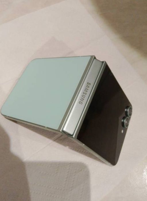 Samsung Galaxy flip 6
