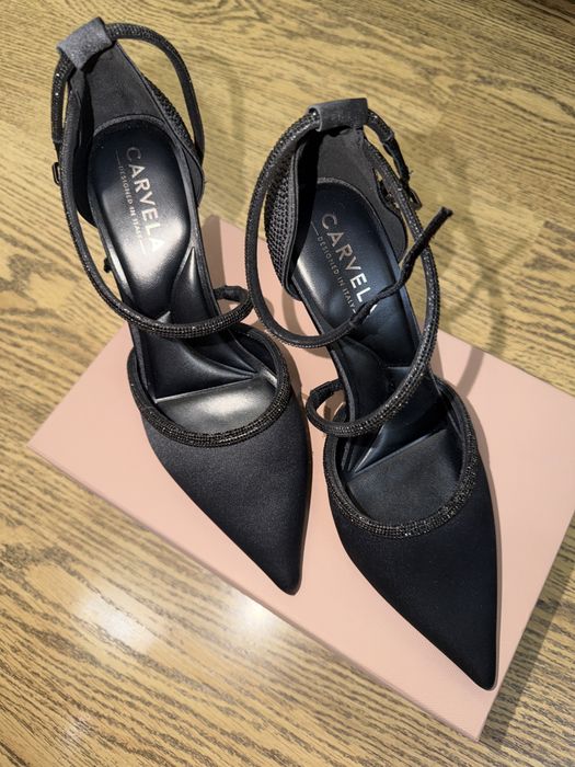 Дамски обувки на ток Carvela.