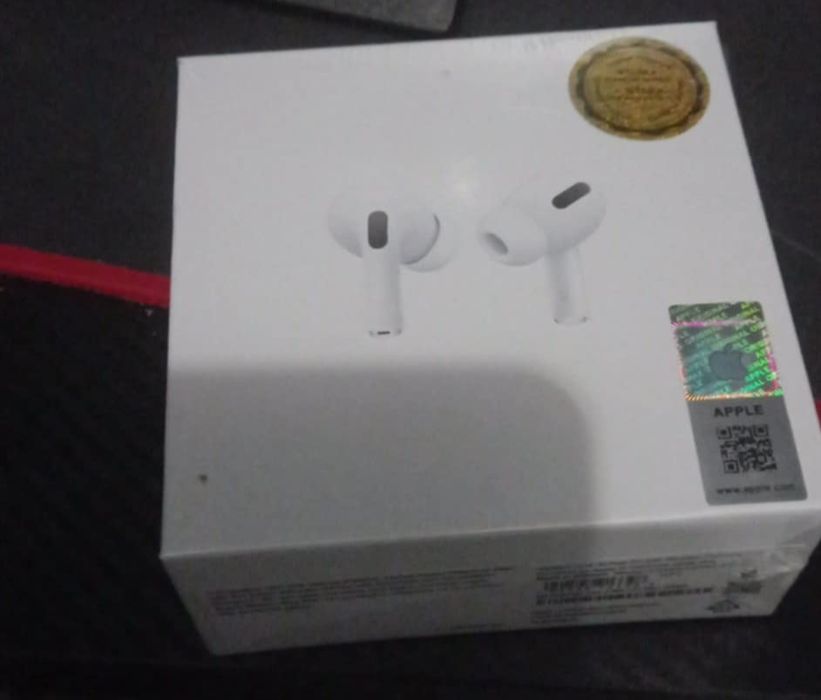 Apple AirPods Pro с Magsafe Charging Case