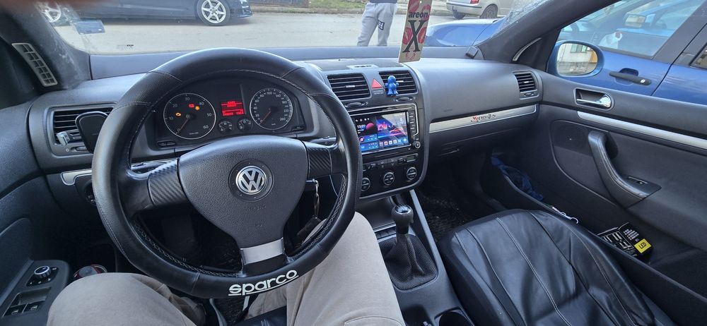 Продавам Golf 5 1.9 TDI 105k.