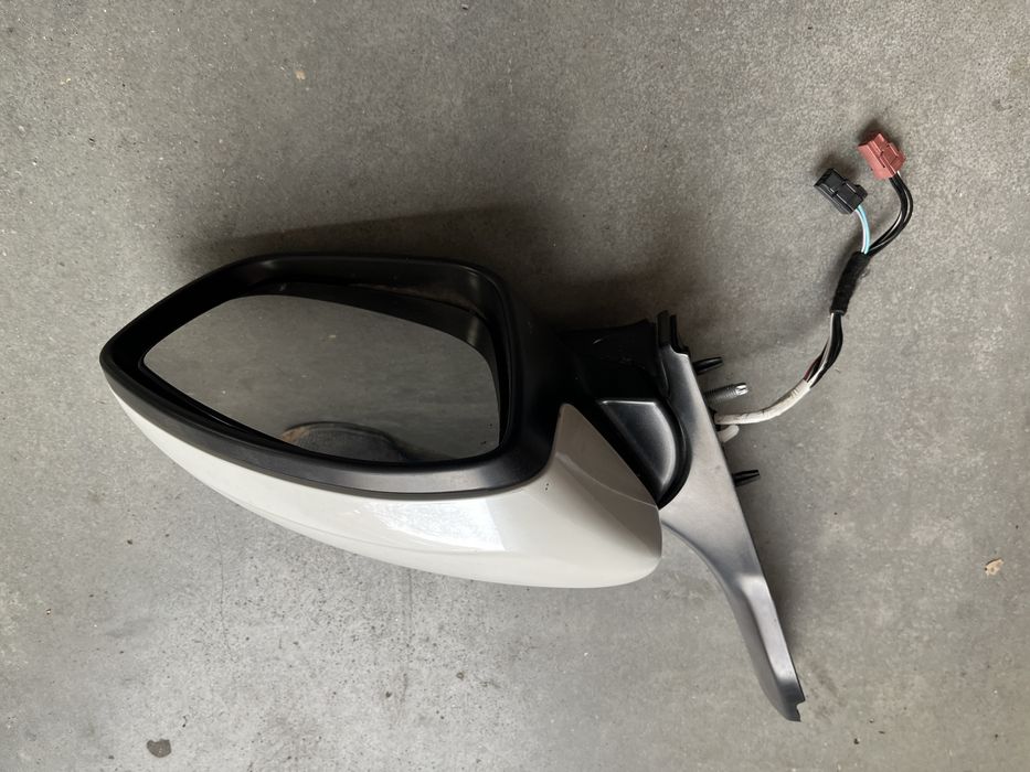 Дясно странично огледало електрическо прибиране пежо 2008 peugeot бял