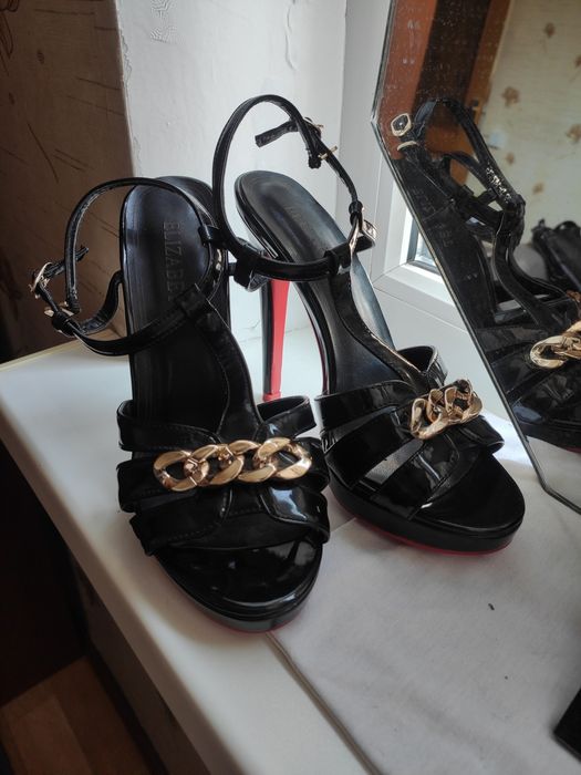 Туфли на высоком каблуке