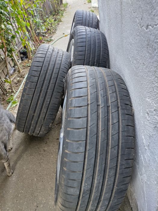 Vând jante de tabla cu cauciucuri de vara