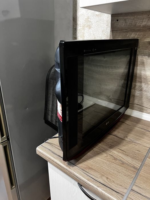 Продам телевизор LG