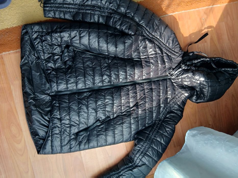 Geaca neagra fas
