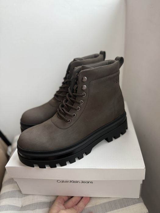 Calvin Klein Jeans Lace Up bocanci/ghete din piele nabuc maro 41 noi