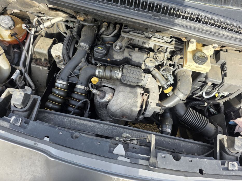 Dezmembrez Peugeot 5008 1.6hdi