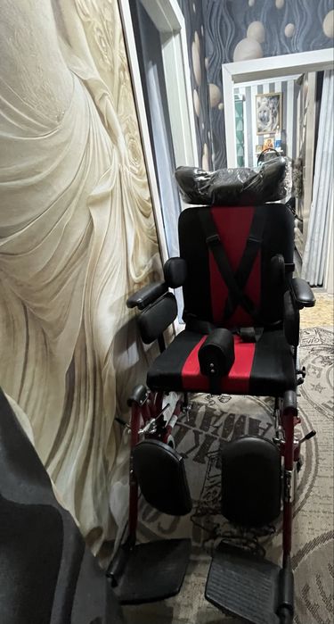 Коляска  для инвалидов , новая.