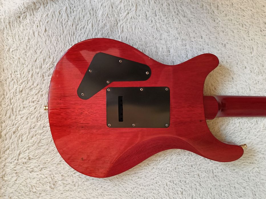 Продам электрогитару.