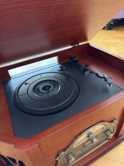 Aparat audio multifunctional cu mai multe intrari - Vinyl pick-up, CD, Radio, Caseta, SD și USB