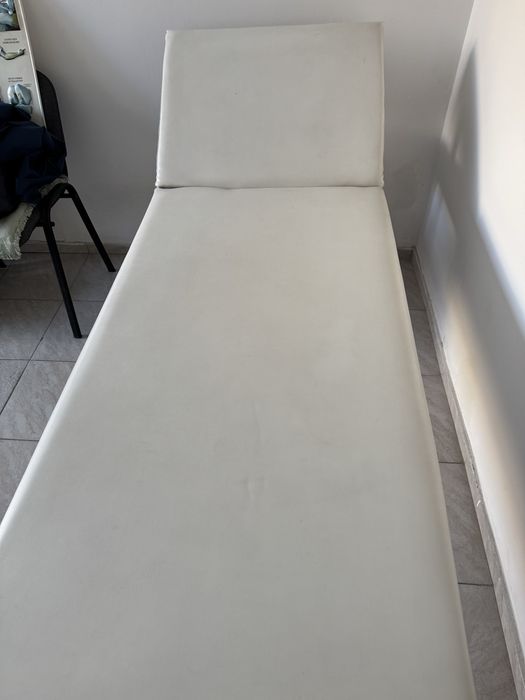 Лекарска/масажна кушетка