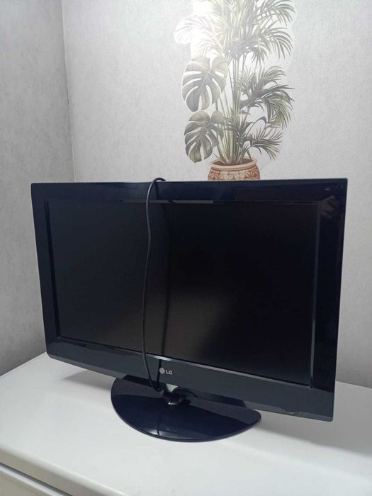 Телевизор LG диагональ 80 см