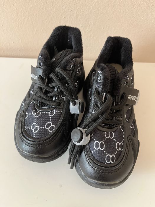 Детские кроссовки со скидкой