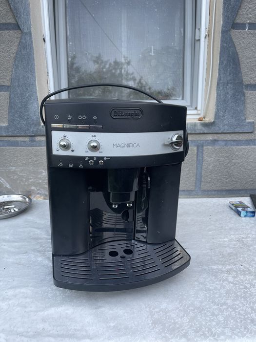 Mașină de cafea DeLonghi Magnifica