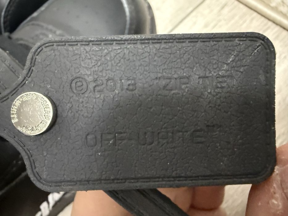 Off White Office “For walking” stare ca nou