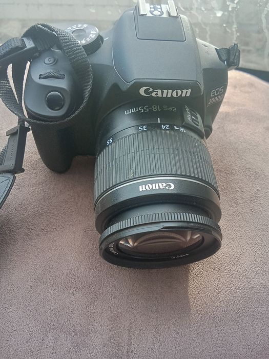 Продам фотоаппарат кенон  EOS 2000D