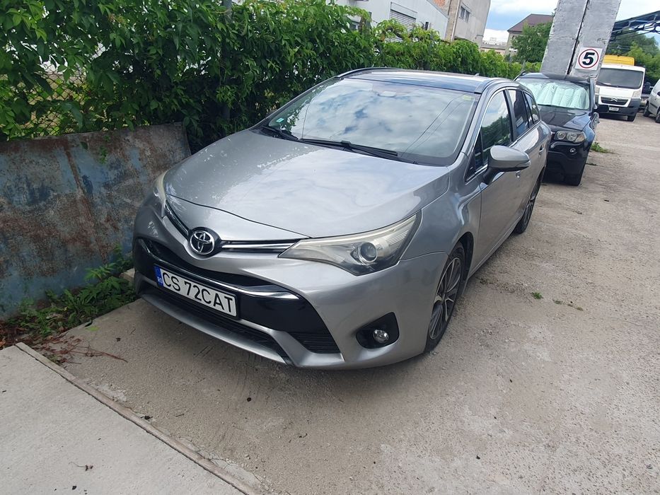 Toyota avensis 2015