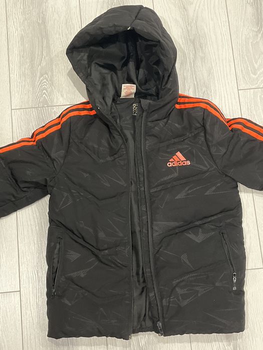 продам куртку adidas