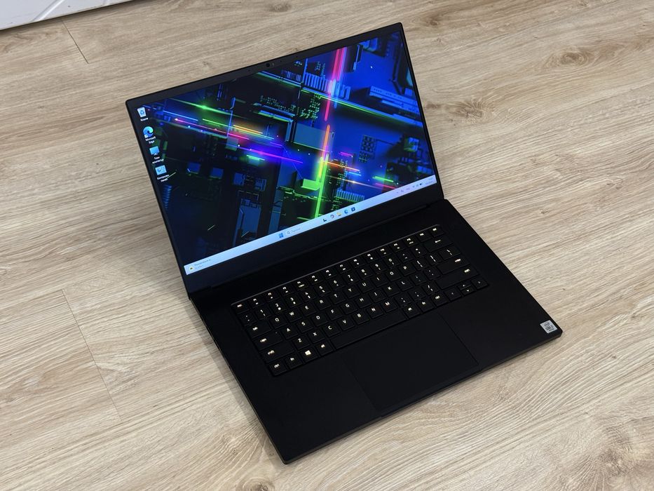 15.6’Full HD IPS 300Hz/RTX 2080 Super 8GB/I7-10875H/Razer Blade Advanced 15/32GB DDR4/1TB SSD