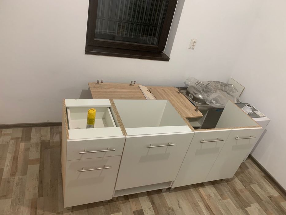 Vand mobila + Electrocasnice Noi,