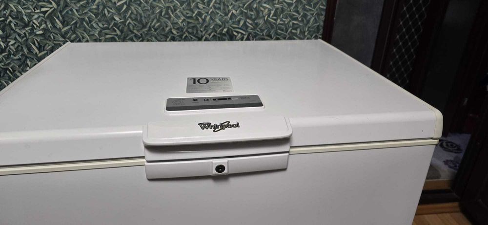 Lada frigorifica Whirlpool ,in perfecta stare de functionare .