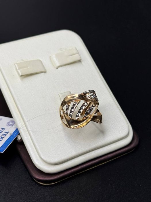 Золото 585  Кольцо Масса: 3.75