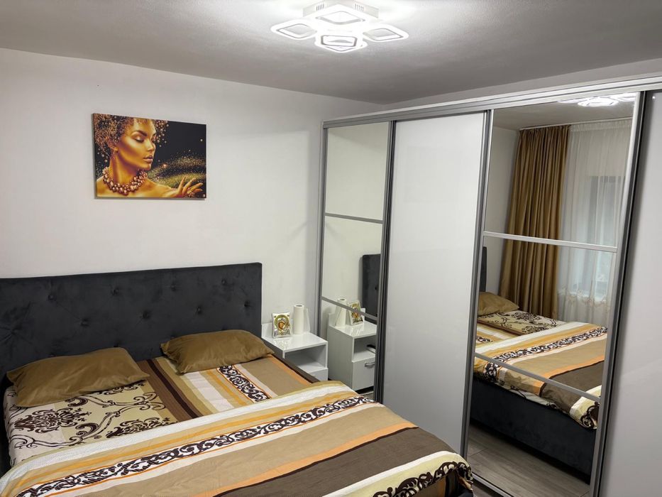 Proprietar inchiriez apartament 3 camere Herculane