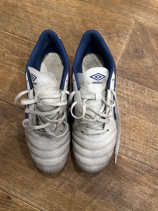 бутсы умбра.