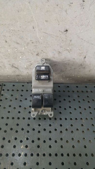 Butoane geamuri stanga fata toyota yaris p9