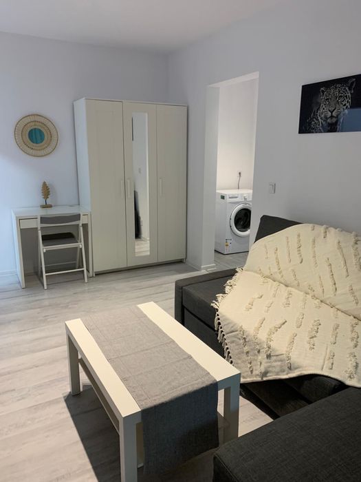 Închiriez apartament cu 170 pe zi