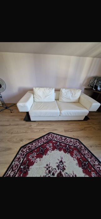 Canapea extensibila din piele crem