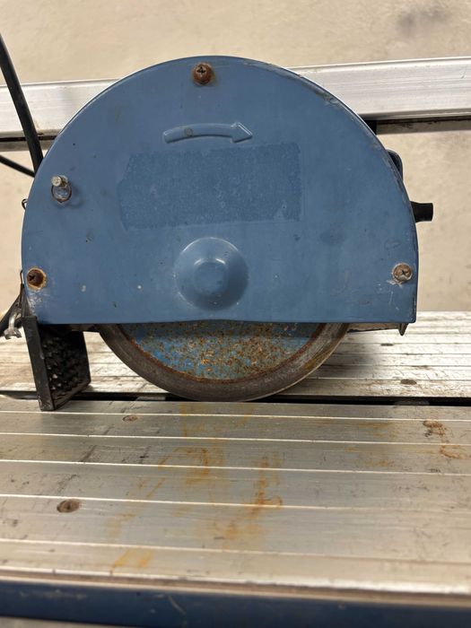 Машина за рязане на камък и плочки