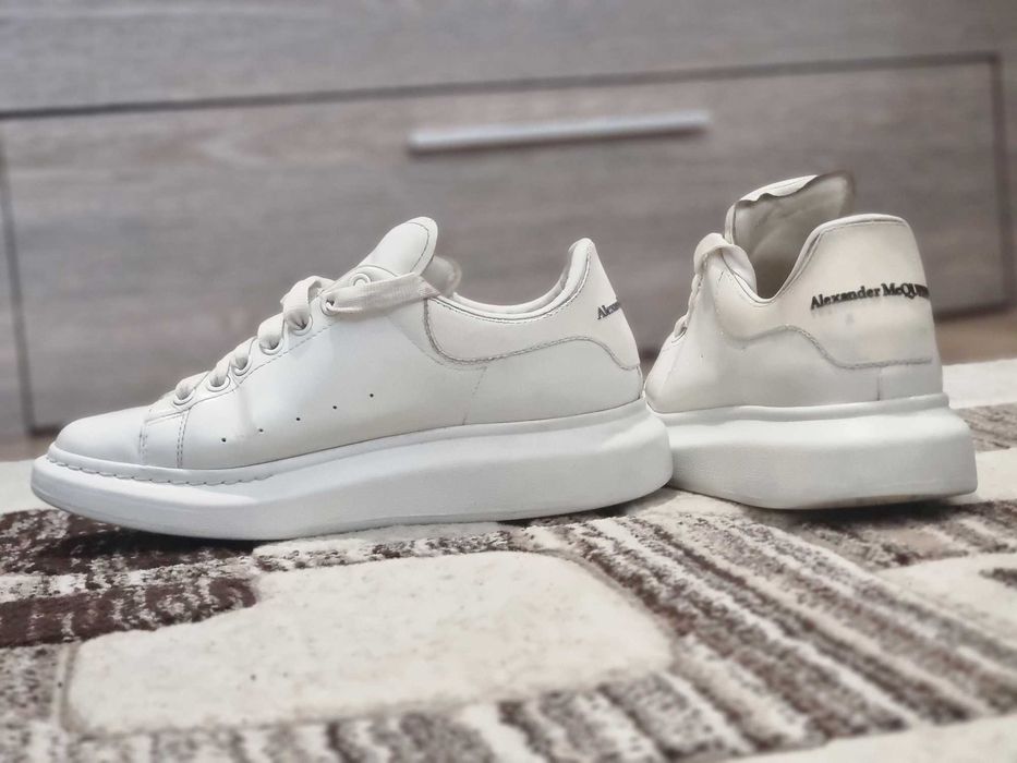 Vand adidaşi Alexander McQueen