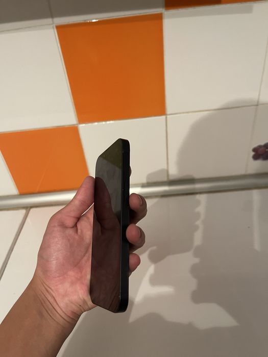 iPhone 13  с каробкой