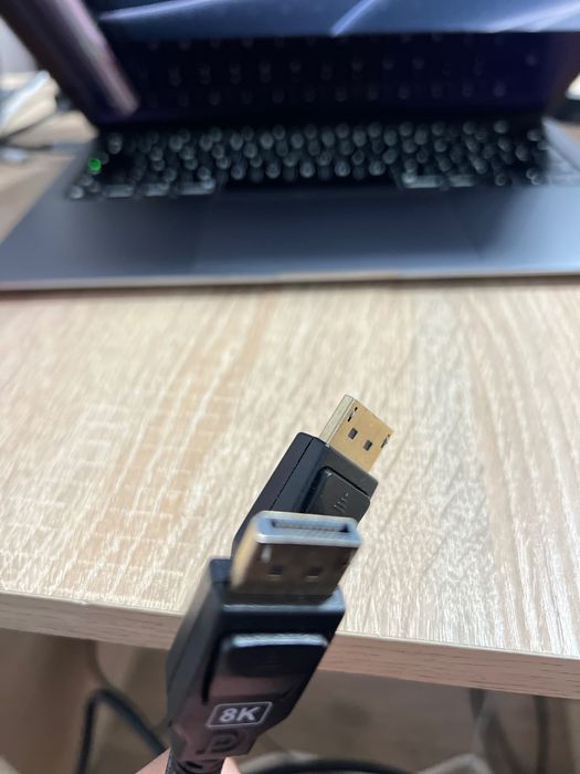 Vând cablu display port