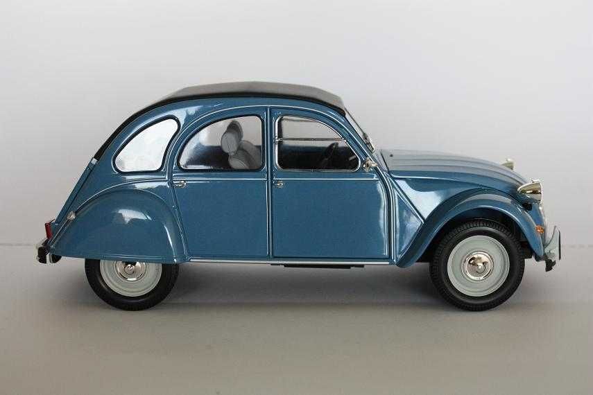 1:18 Citroen 2CV Blue.