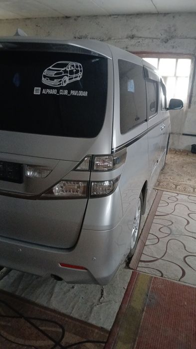 Тайота VELLFIE..