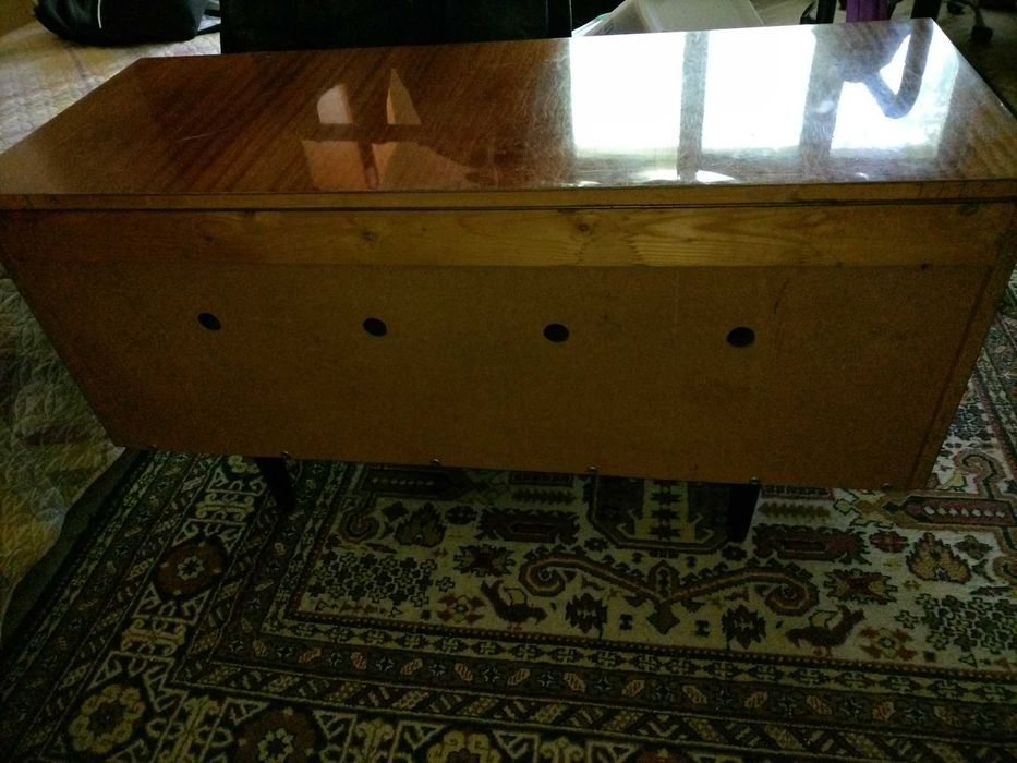 Дървена ракла за дрехи