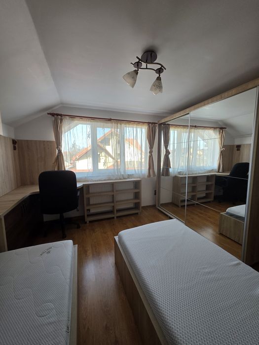 Vând casa la intrarea in comuna Bascov