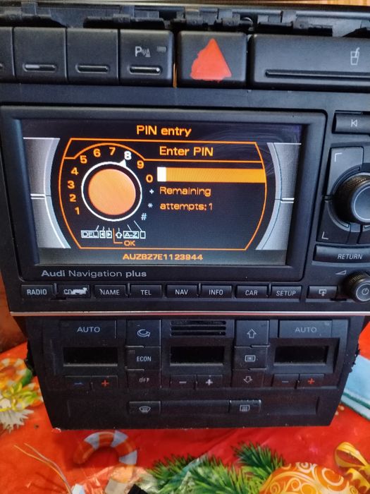 Vand navigatie audi cu cușcă și clima  .trebuie cod deblocare stare f