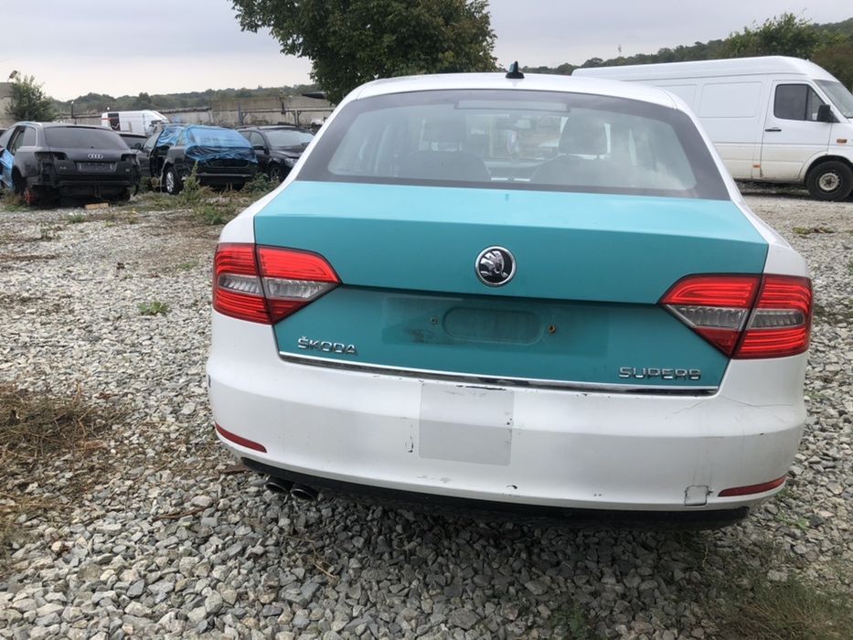 Skoda Superb 2.0 TDI на части