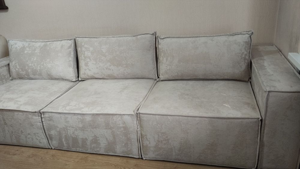 Продам новый современный диван.