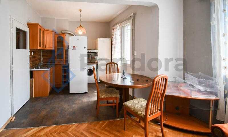 Двустаен апартамент под наем в Центъра